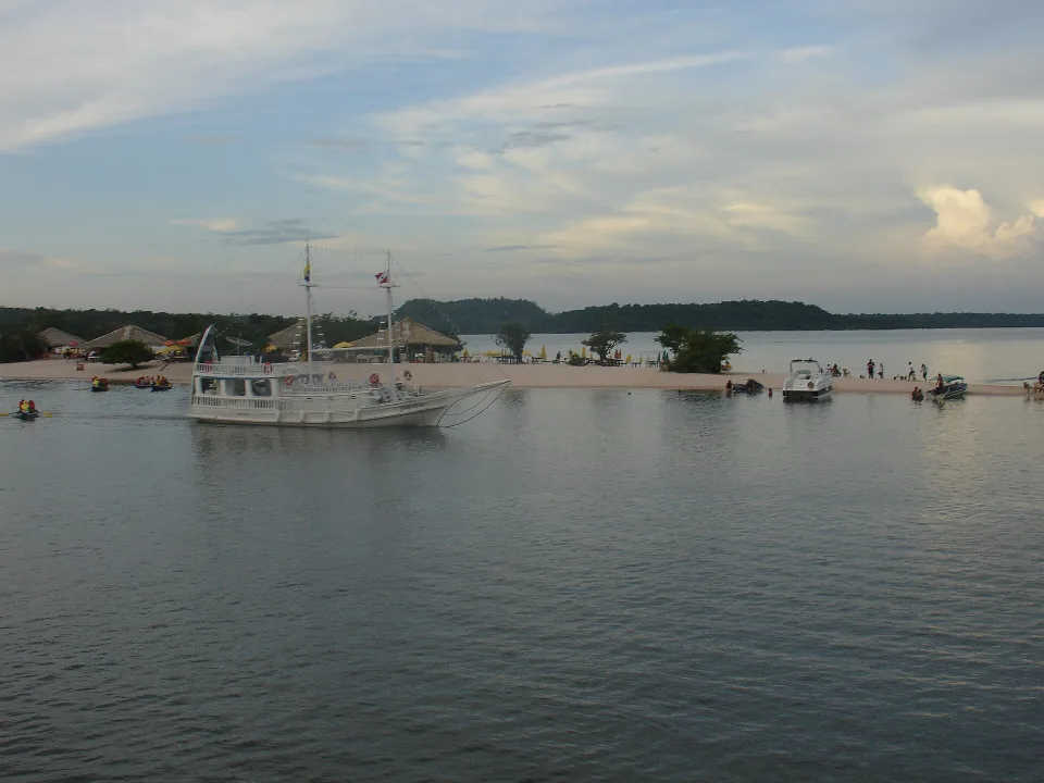 Ilha do Amor freshwater beach at Alter do Chão