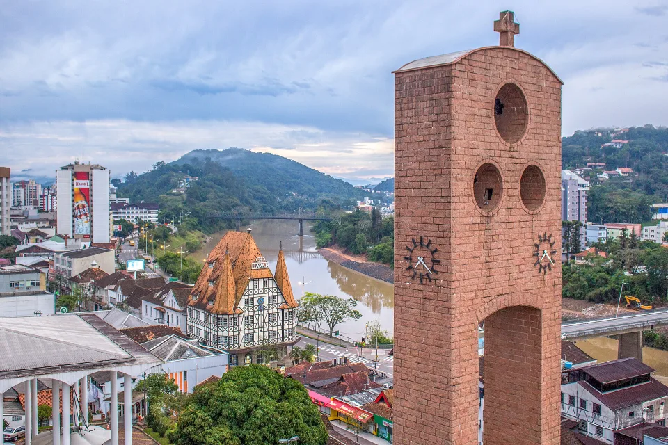 Panoramic view across Blumenau in the Vale do Itajaí