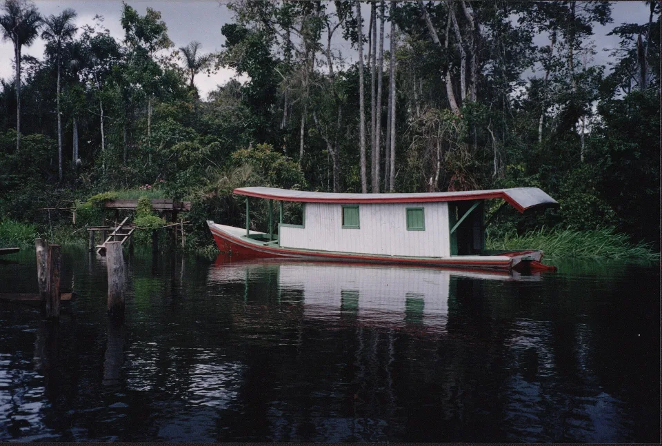 Boat travel on the Rio Moa