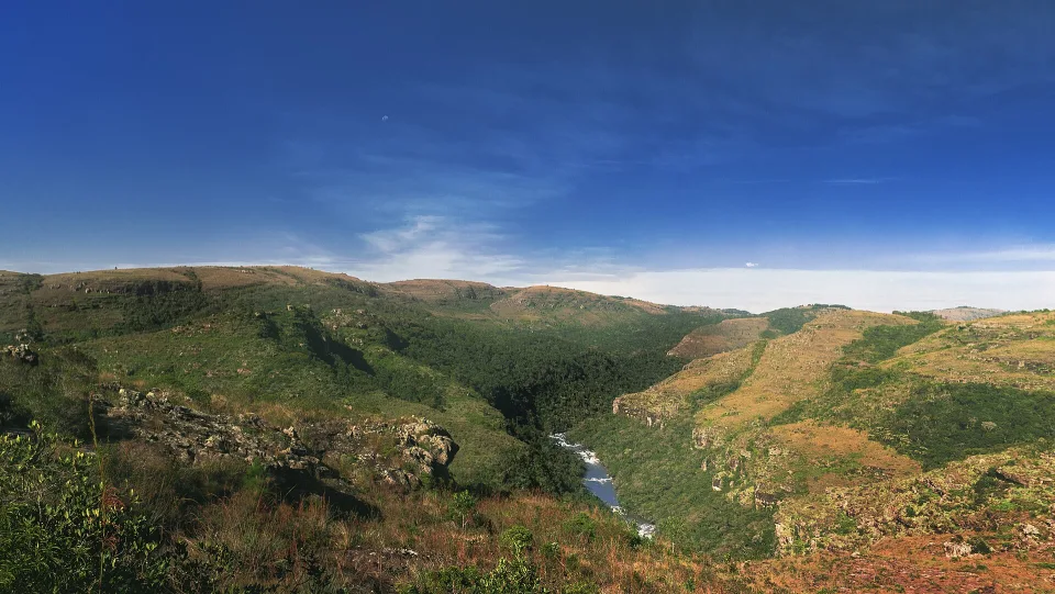 Trail and rock-painting landscape in Guartelá