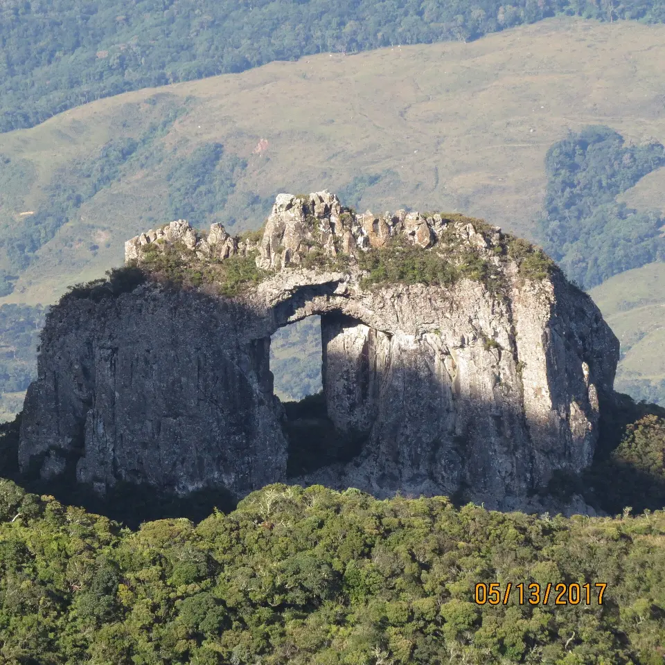Pedra Furada at Morro da Igreja